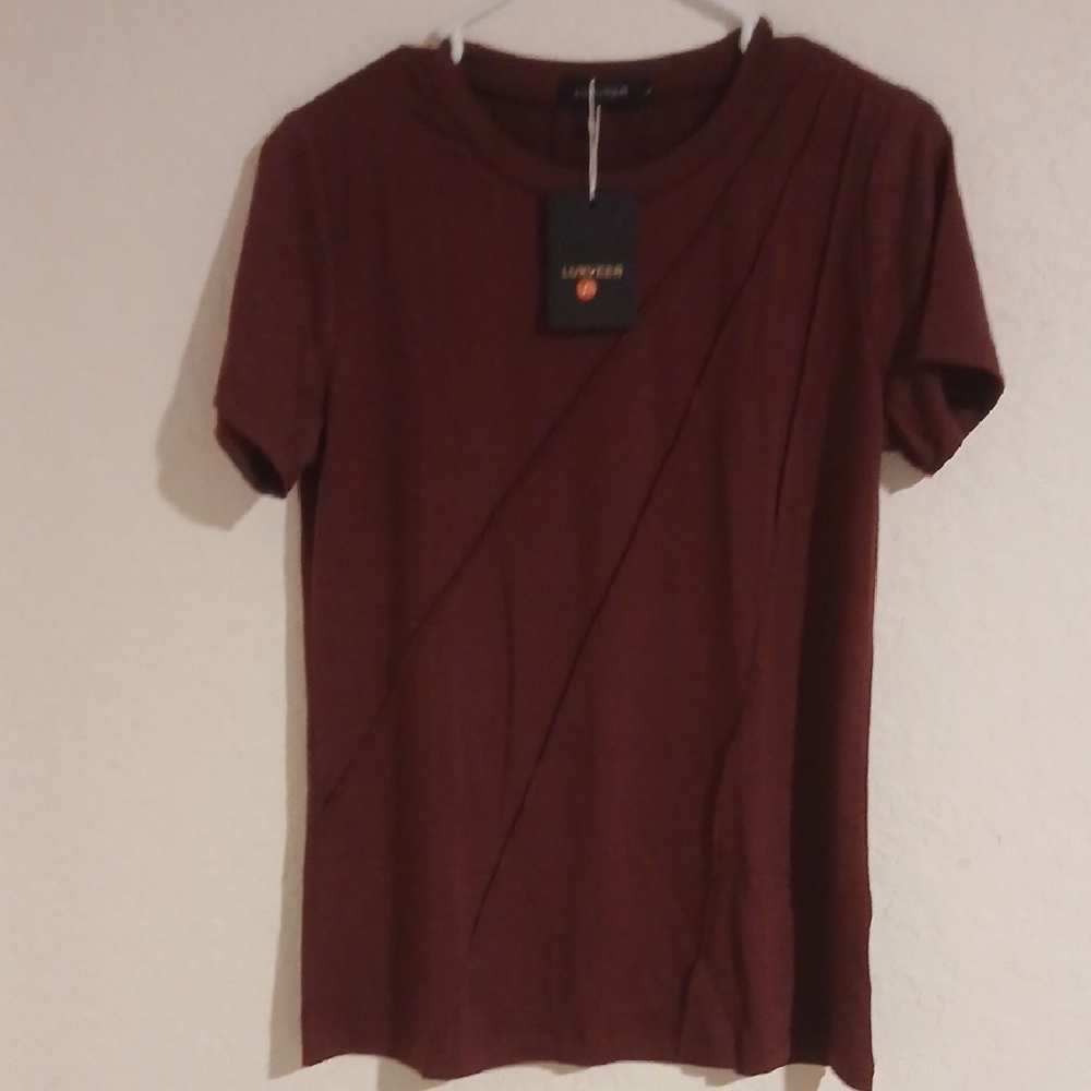 NWT LUXVEER Burgundy Pleated Front Short Sleeve Tee - Size Small